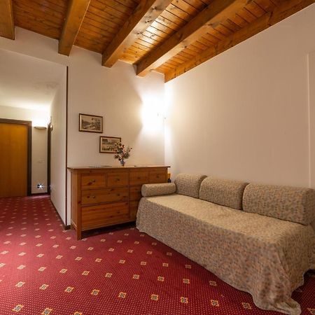 Albergo Ristorante Leon D'Oro 에스테 외부 사진