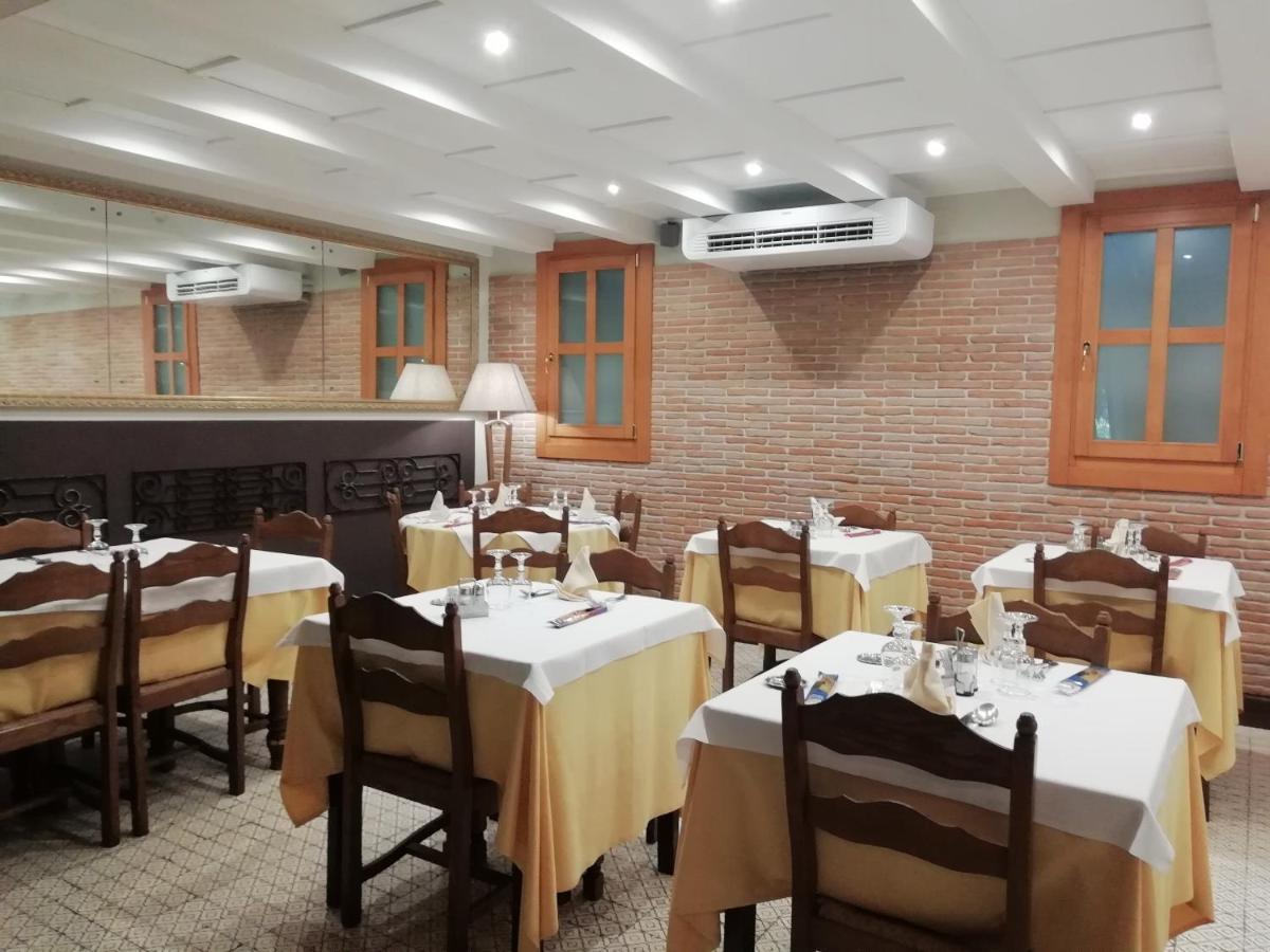 Albergo Ristorante Leon D'Oro 에스테 외부 사진