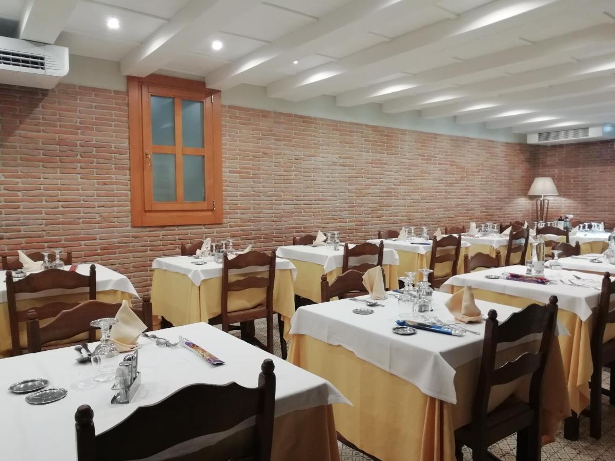 Albergo Ristorante Leon D'Oro 에스테 외부 사진
