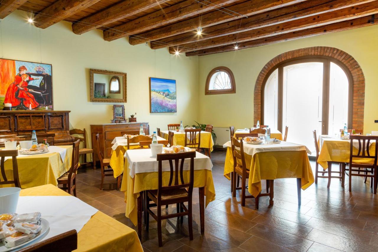 Albergo Ristorante Leon D'Oro 에스테 외부 사진