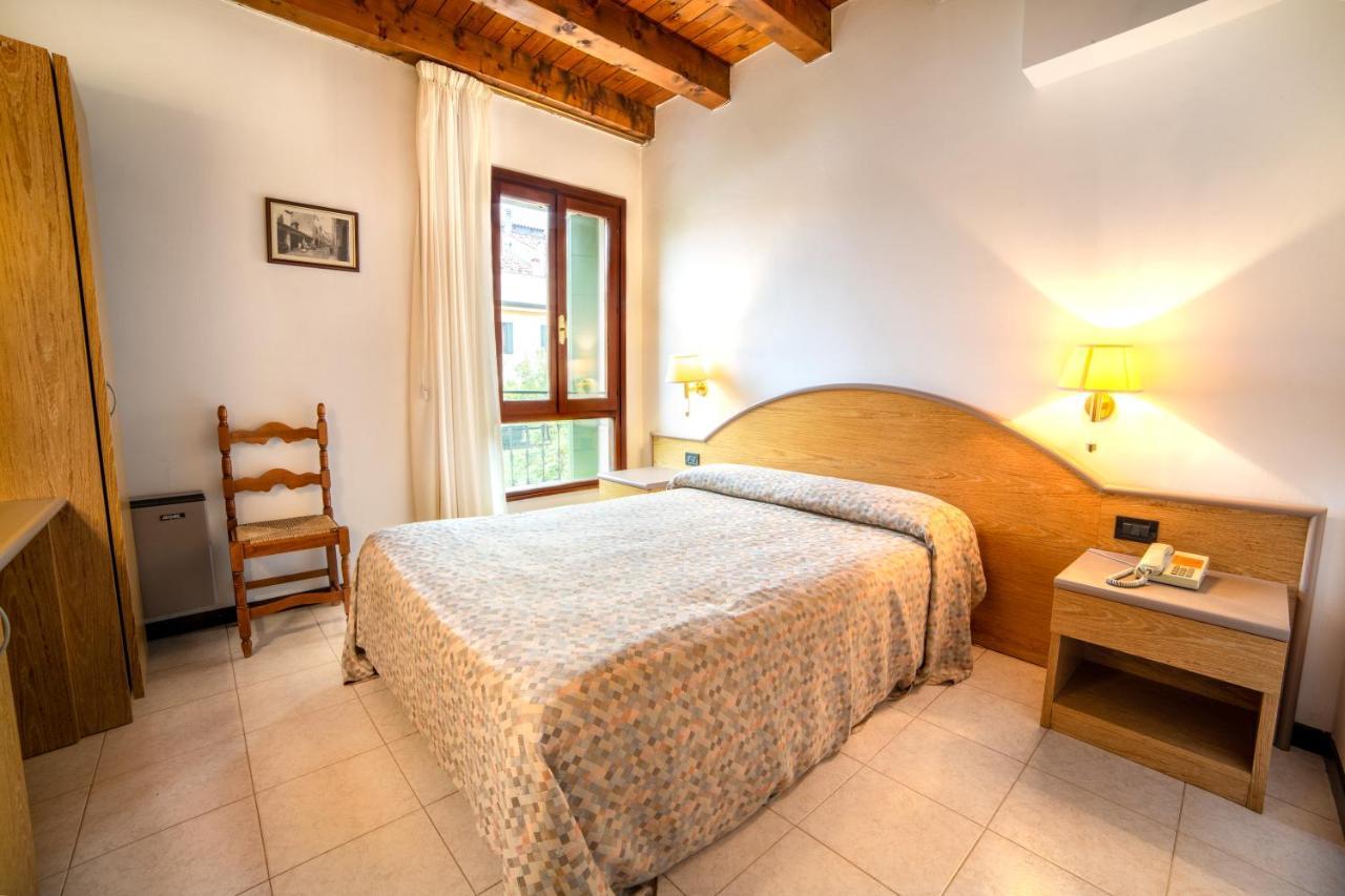 Albergo Ristorante Leon D'Oro 에스테 외부 사진