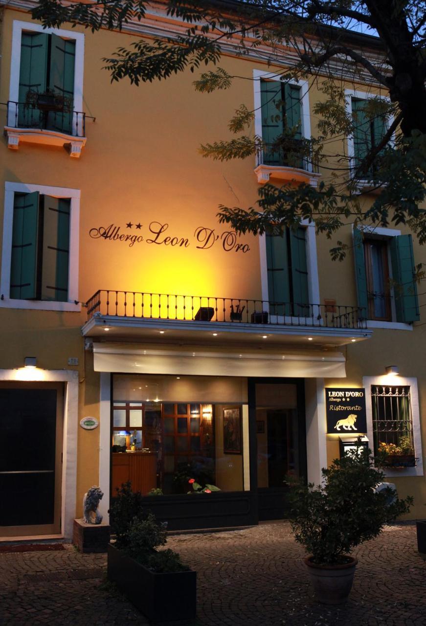 Albergo Ristorante Leon D'Oro 에스테 외부 사진